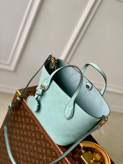 Louis Vuitton Blossom PM