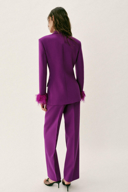 ZARA БЛЕЙЗЕР С ПЛЕЧАМИ И ПЕРЬЯМИ НА МАНЖЕТАХ, ПУРПУРНЫЙ