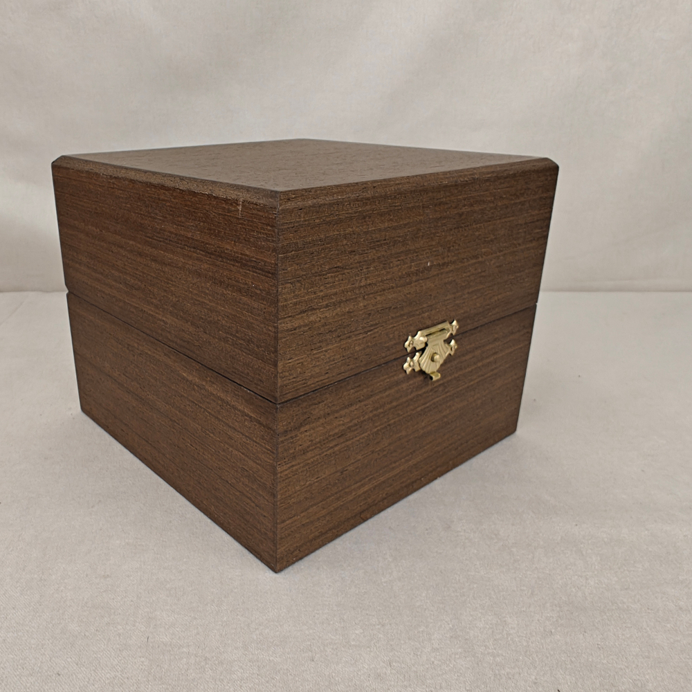 Коллекционный елочный шар с круговой росписью "Тройка " в футляре