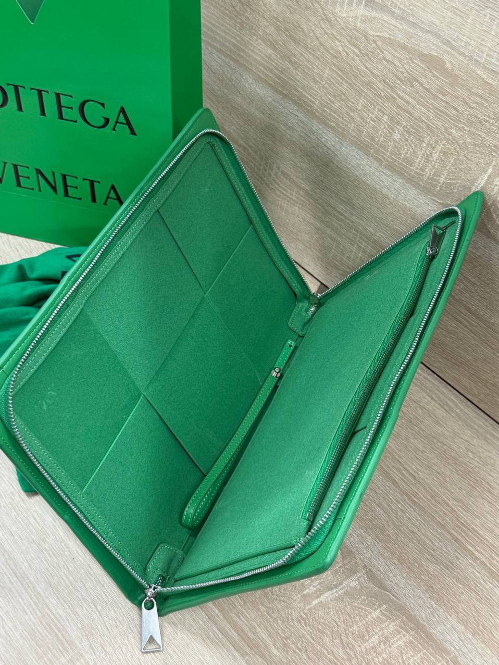 Папка Bottega Veneta