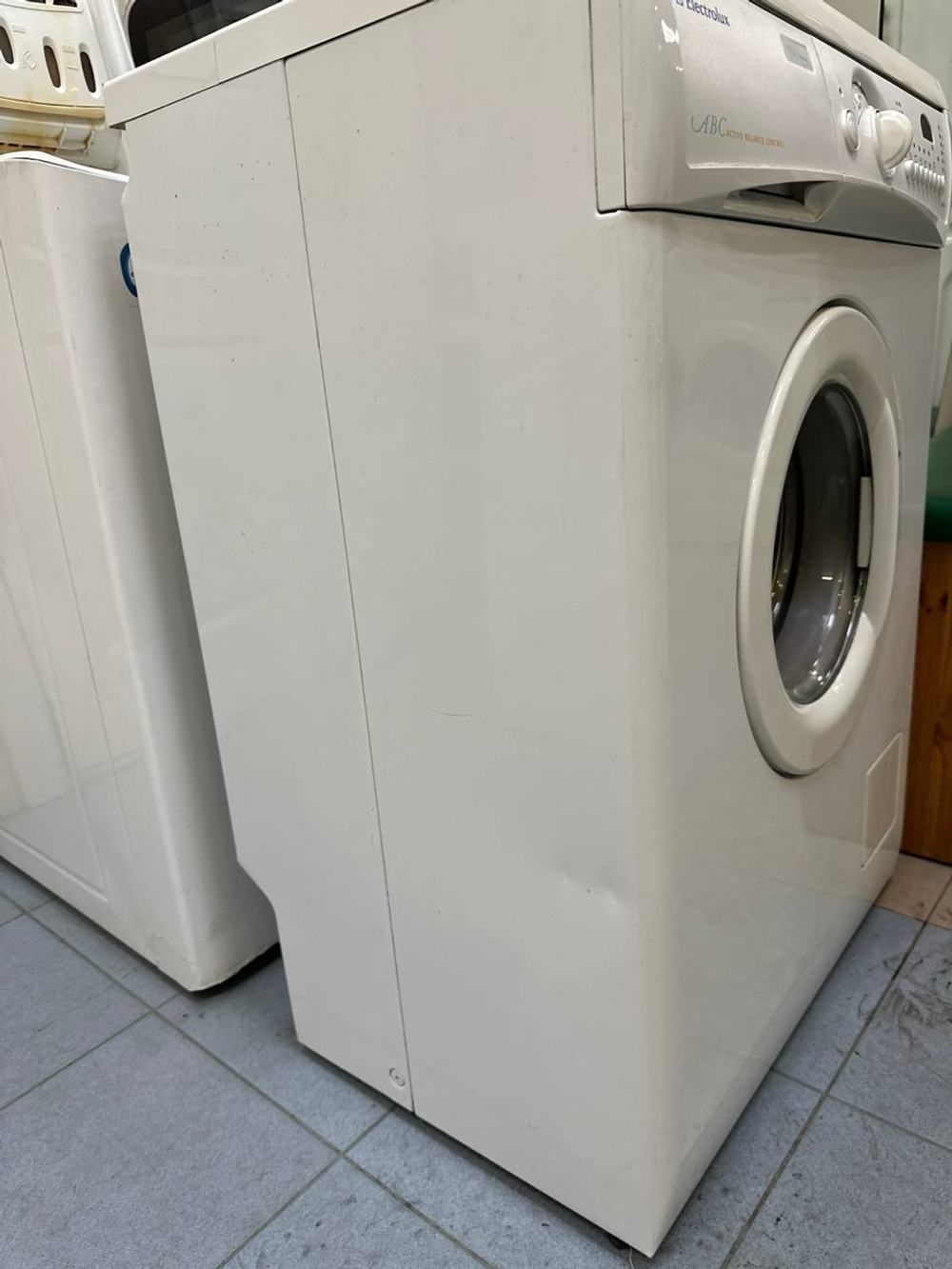 Стиральная машина electrolux ews 1046 Б/У фронтальная 4.5 кг до 1000 об/мин