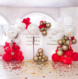 Фотозона большая из красно-белых шаров "Яркая"