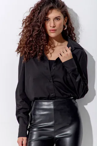 Свободная базовая рубашка из хлопка черного цвета