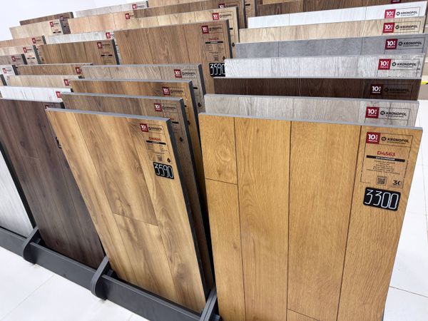 Ламинат для прихожей: какой выбрать, чтобы выдержал песок, воду и обувь