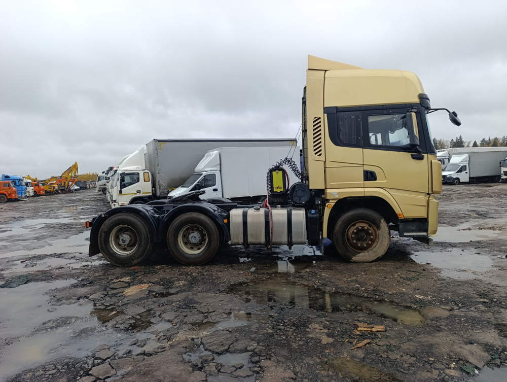 Shacman (Shaanxi) SX* 6x4 Седельный тягач SX42584W324C (Дизельный, 10,8 л, 441 л.с., МТ)