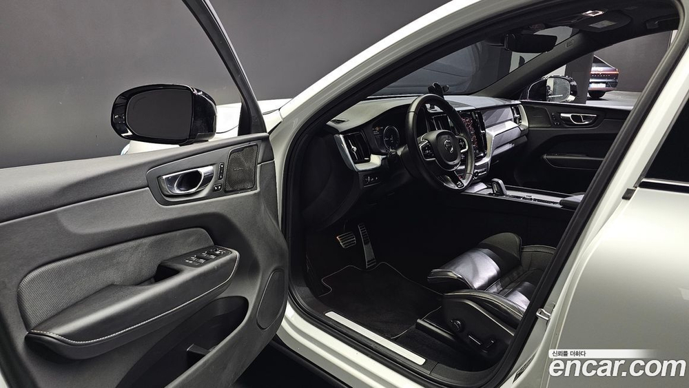 Volvo XC60 2 Generation T8 R-Design (11.2020)