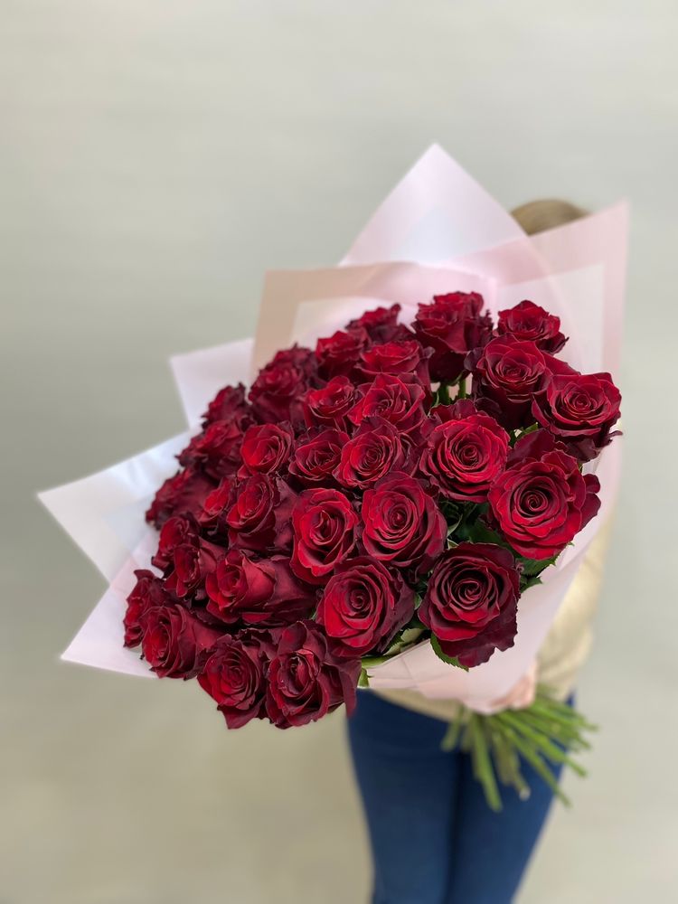 Букет 35 красных роз Эквадор 70см в пленке