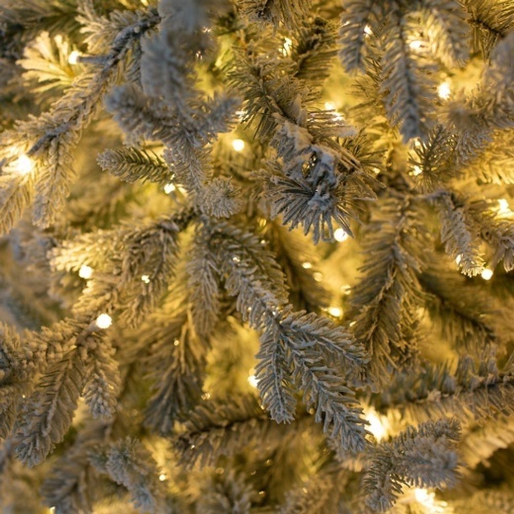 Заснеженная ель с гирляндой «Россо» теплый свет (Литая+пвх) 150 см / 1,5 м