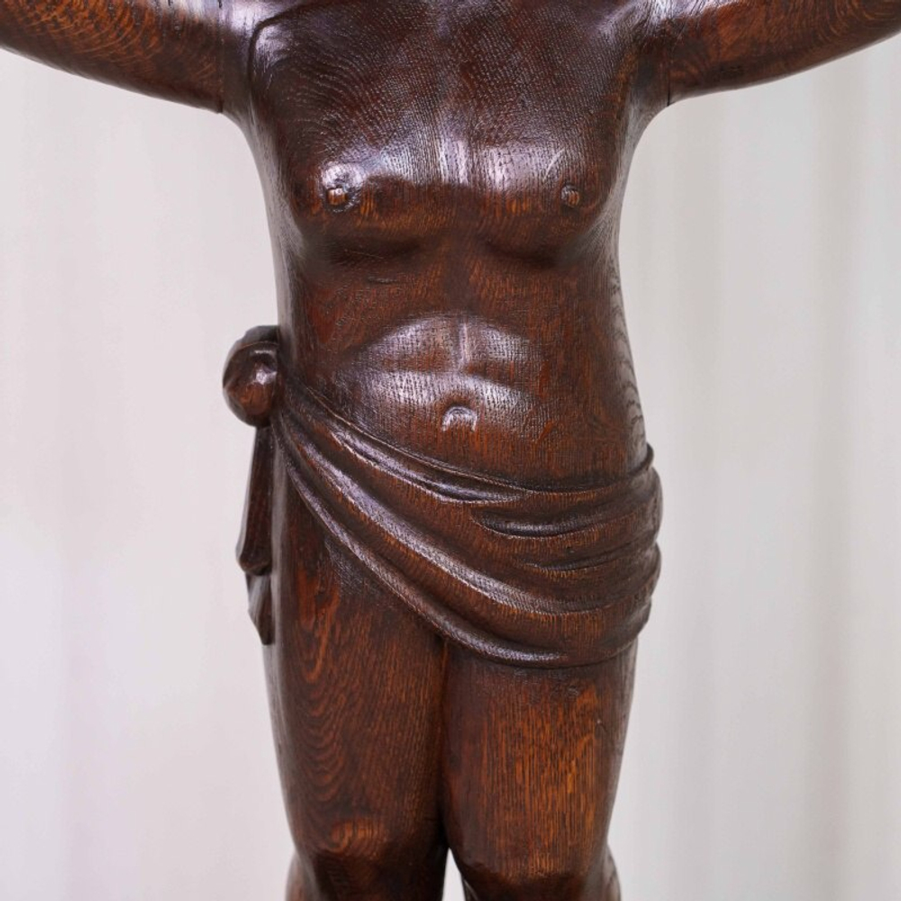 Стол с фигурой