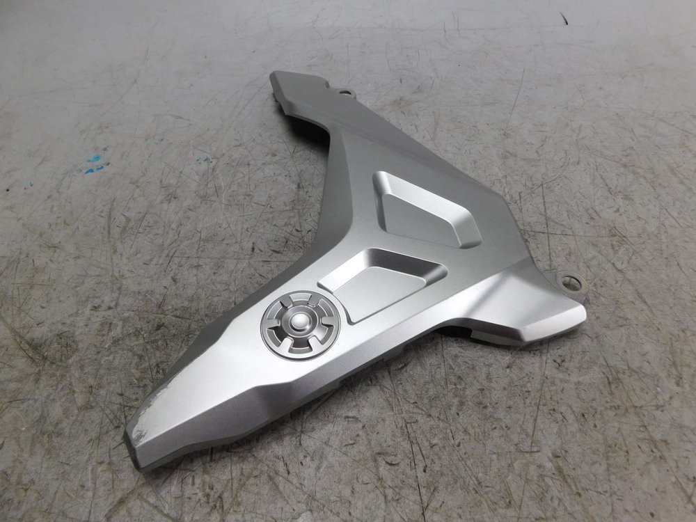 Пластик боковой левый Honda NC750X RH09 83631-MKW-D0