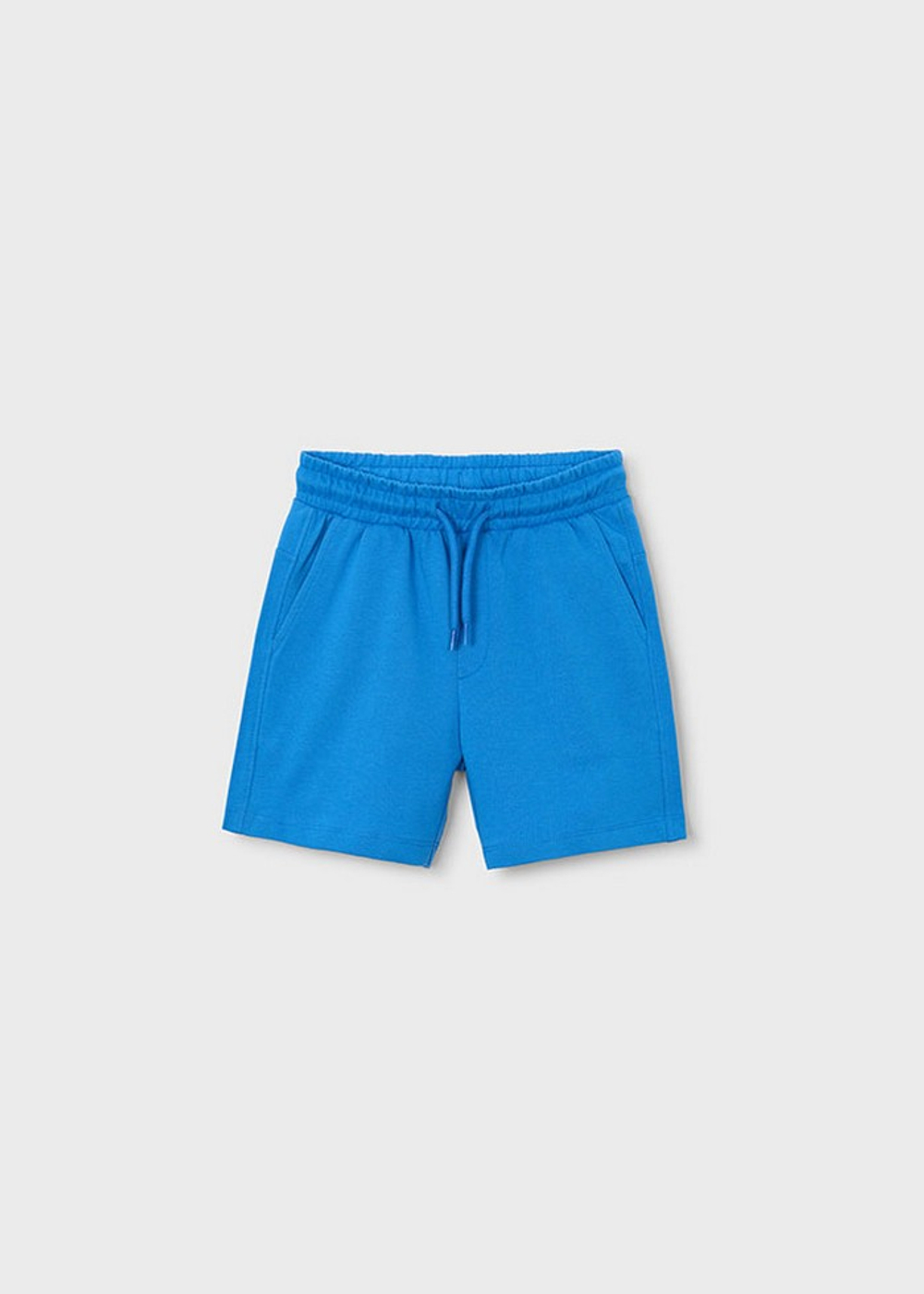 две футболки с шортами