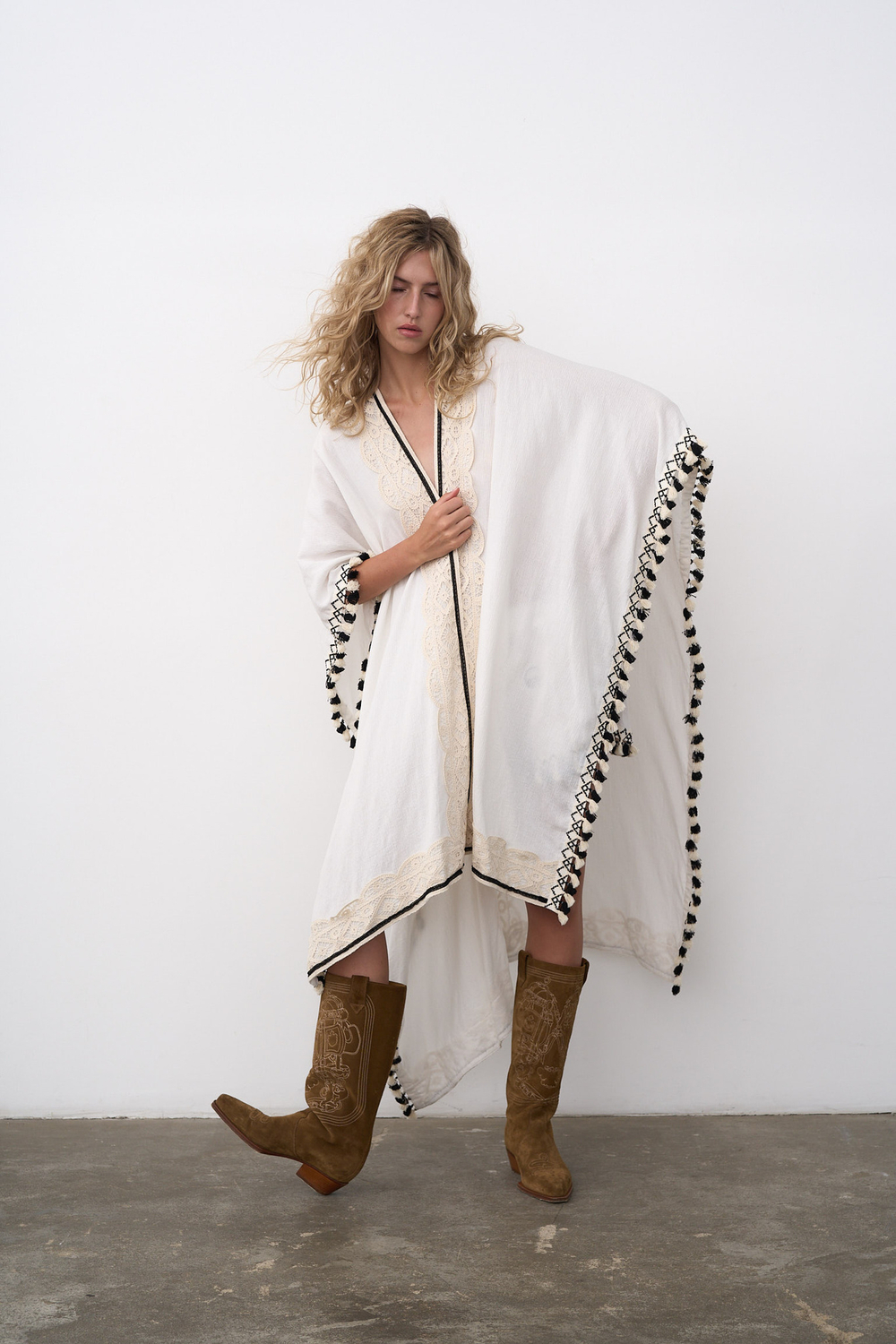 Накидка с кисточками