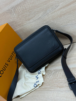 Сумка-мессенджер Louis Vuitton