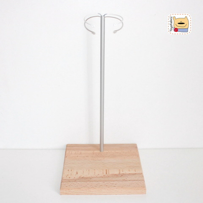 Подставка для куклы из бука (основание 25х25см)