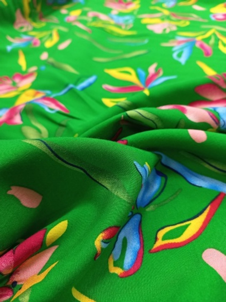 Штапель Цветы на траве/вискоза