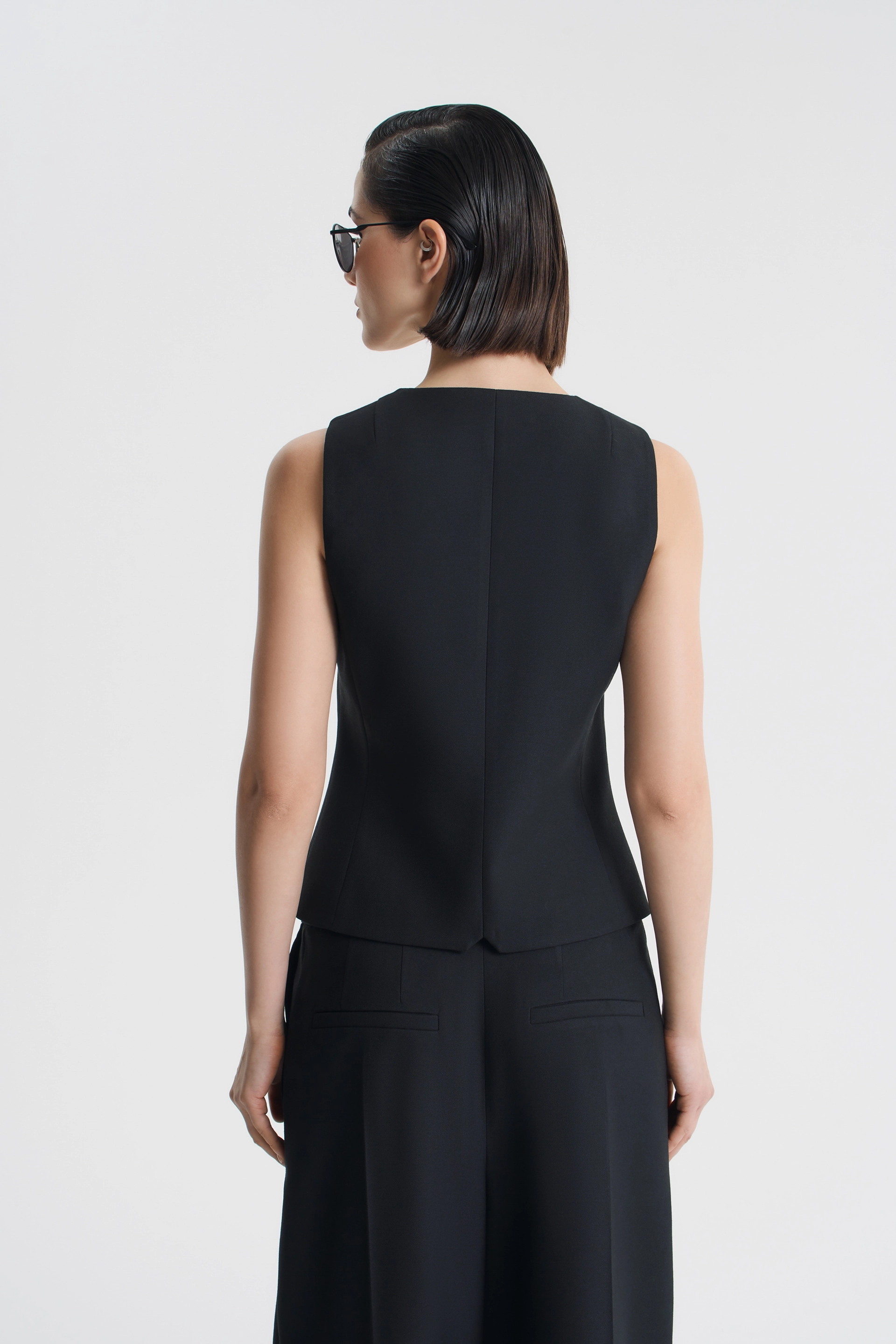 Жилет приталенный