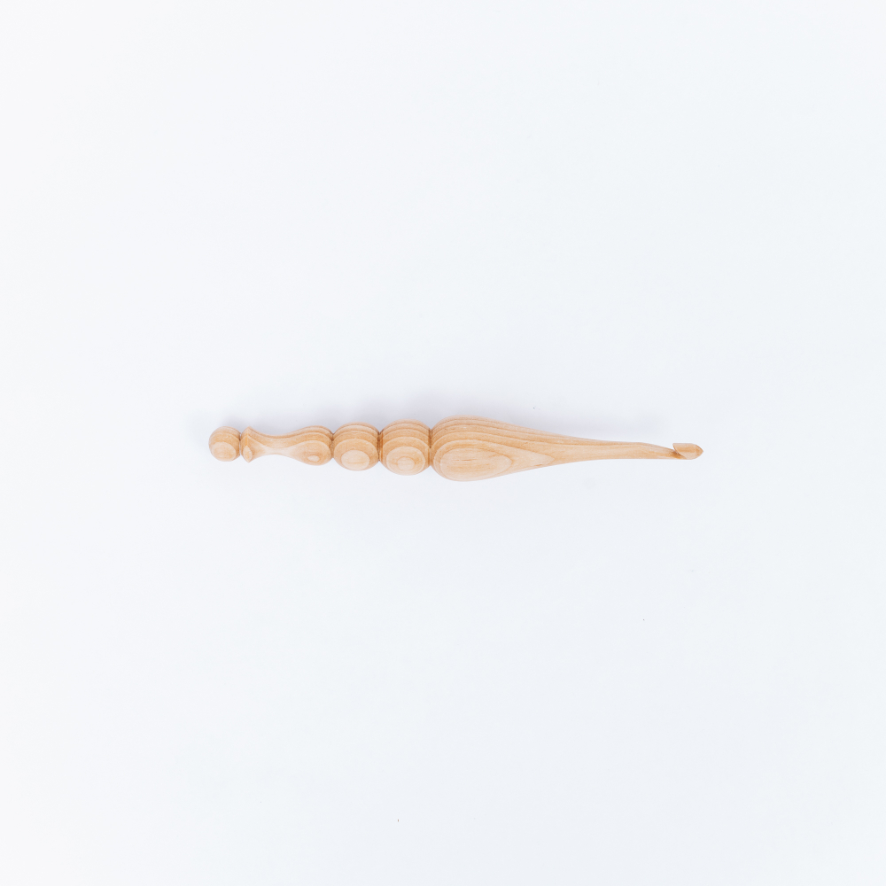 Деревянный крючок для вязания из сибирского кедра 10 мм. K191