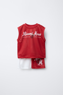 ZARA КОМПЛЕКТ ИЗ ФУТБОЛКИ И ШОРТОВ-БЕРМУДОВ MIAMI HEAT NBA ©, КРАСНЫЙ