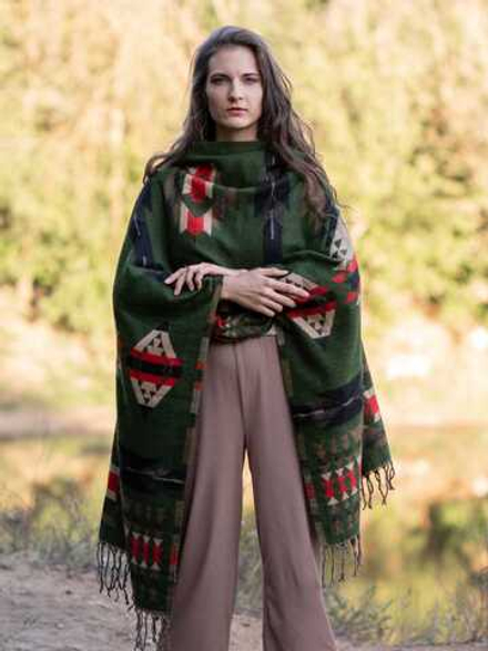 Палантин теплый с орнаментом Навахо
