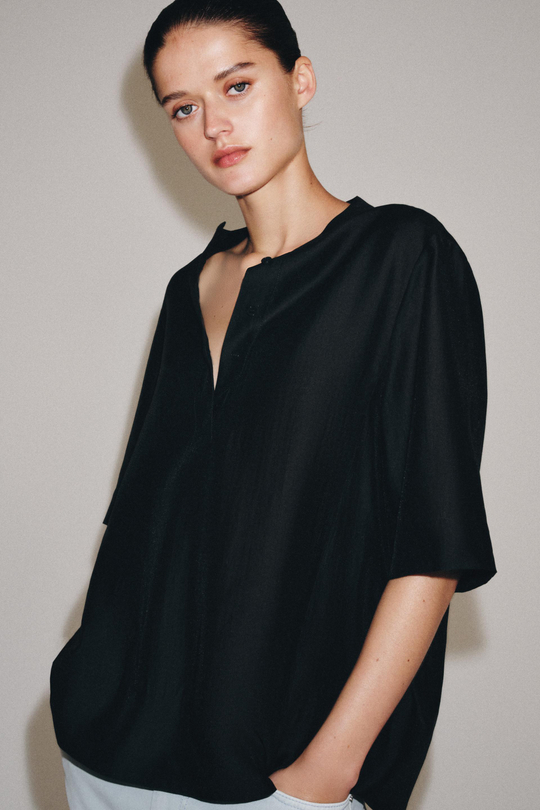 ZARA СВОБОДНАЯ БЛУЗА С КОРОТКИМ РУКАВОМ — ZW COLLECTION, ЧЕРНЫЙ