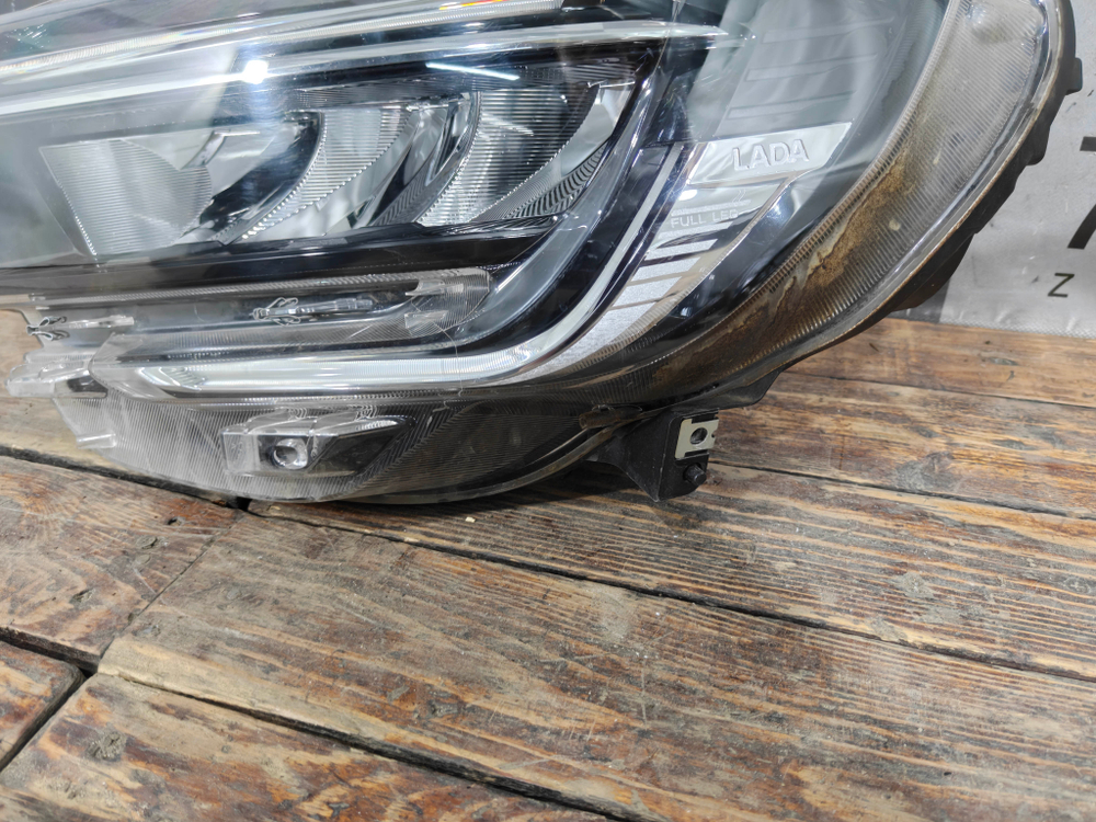 Фара левая LED LADA Vesta NG 22-нв Б/У Оригинал 8450040001
