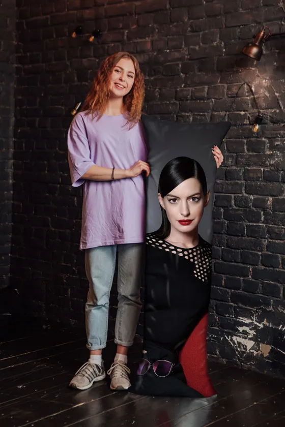 Дакимакура Энн Хэтэуэй №2