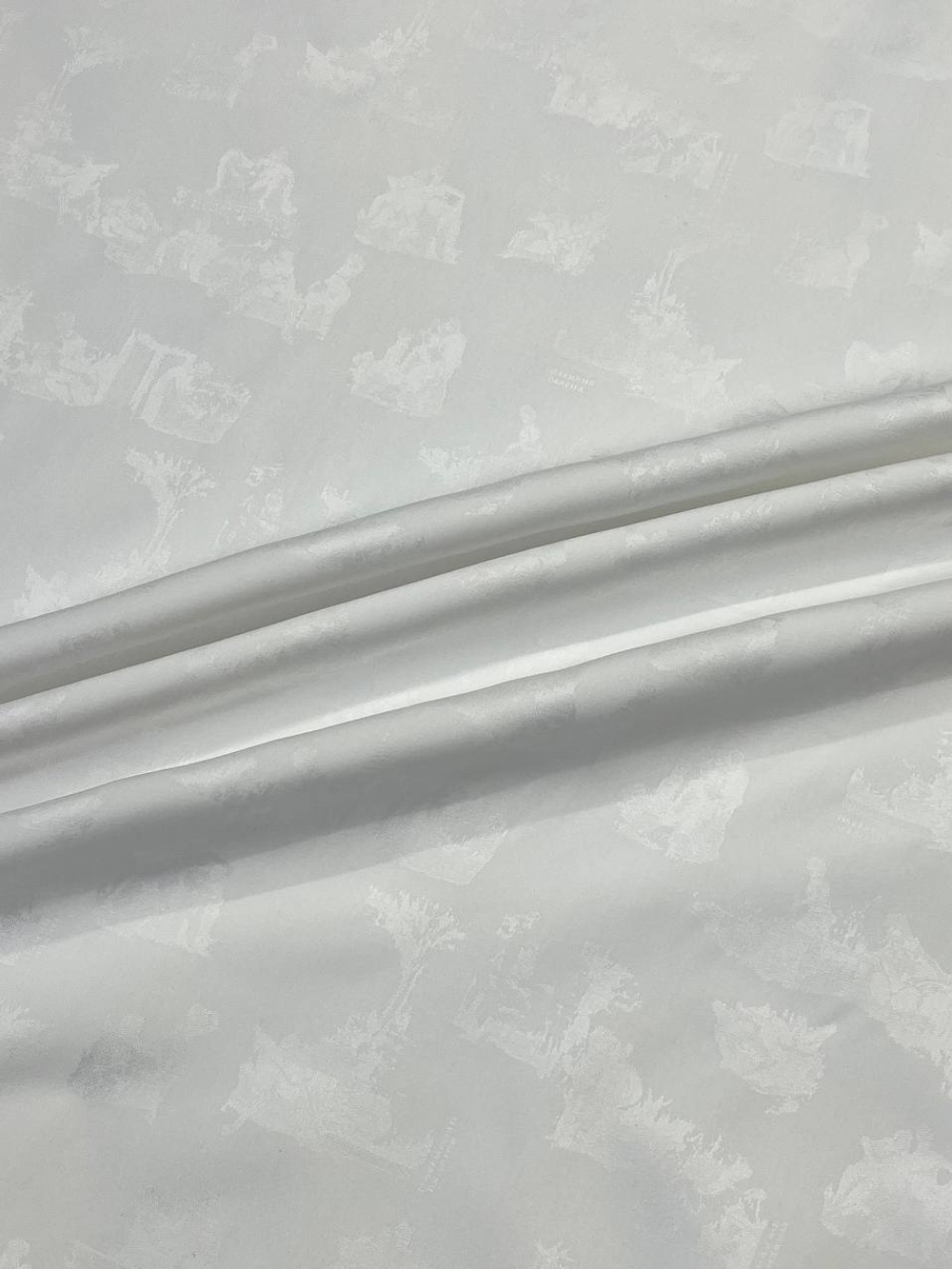 Хлопок жаккардовый Marchand Drapier белый с дизайнерским принтом