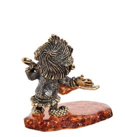 Народные промыслы AM-2785 Фигурка «Домовенок с метлой» (латунь, янтарь)