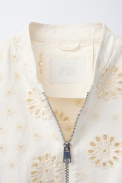 ZARA КУРТКА С АЖУРНОЙ ВЫШИВКОЙ, БЕЛЫЙ