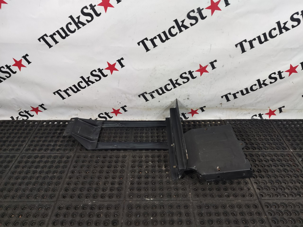 Кронштейн переднего крыла левый 2023г.