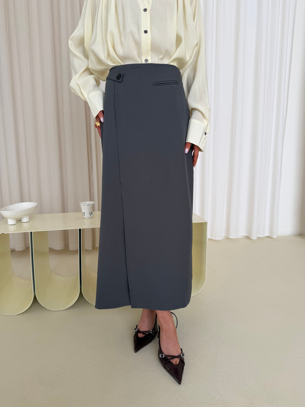 Юбка карандаш с запахом серый