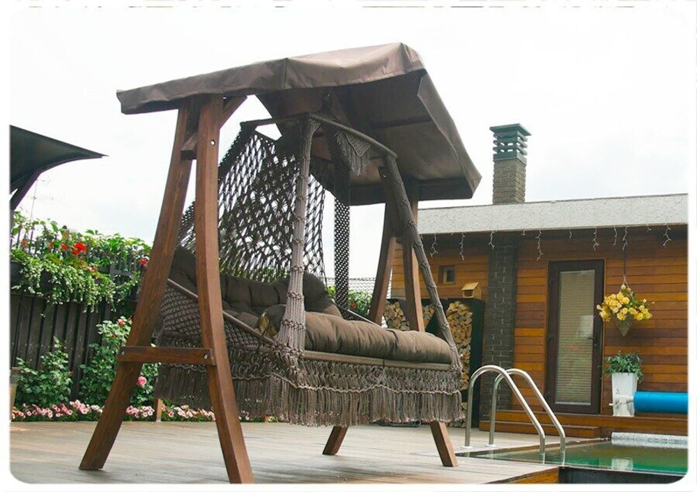 Подвесные плетеные качели СЕАРА+Деревянный каркас КАРАВЕЛЛА с крышей