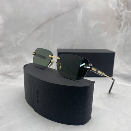Солнцезащитные очки Prada