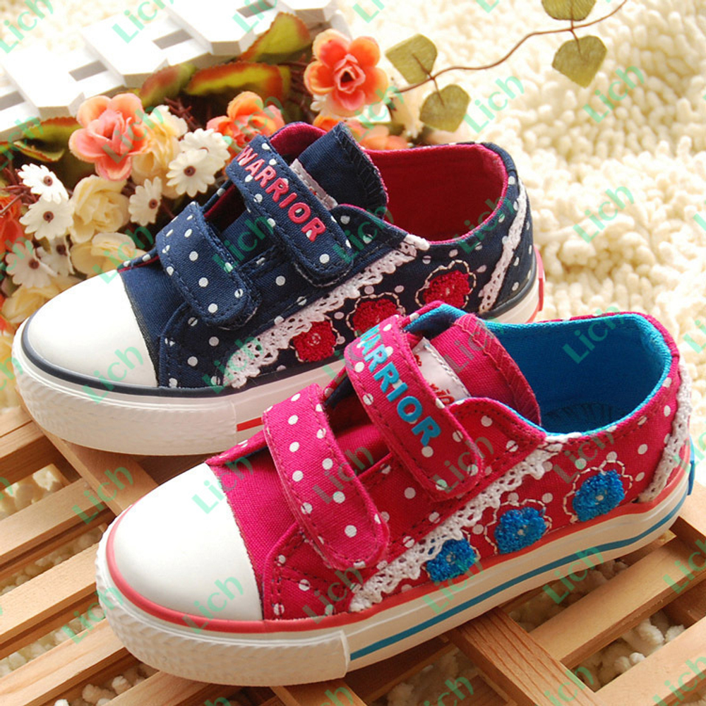 Кеды детские в горох на липучках с отделкой кружевом