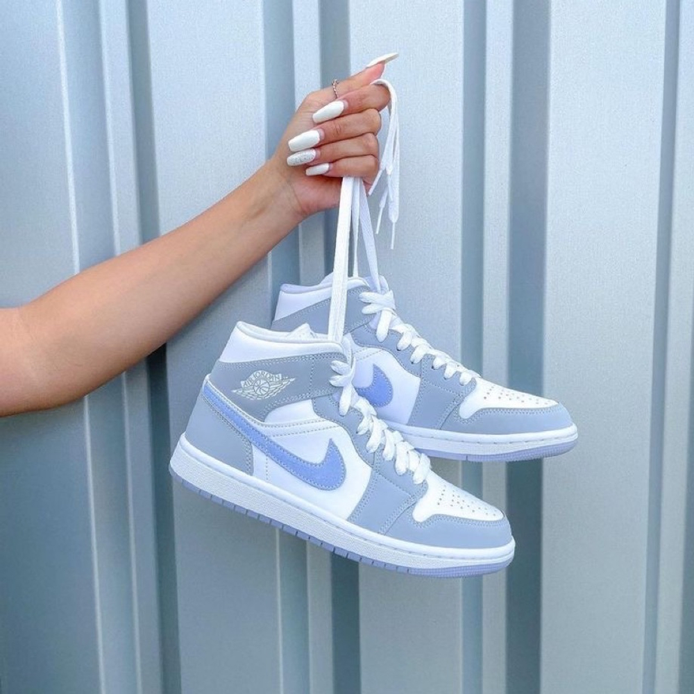 Jordan 1 mid light blue hot sale