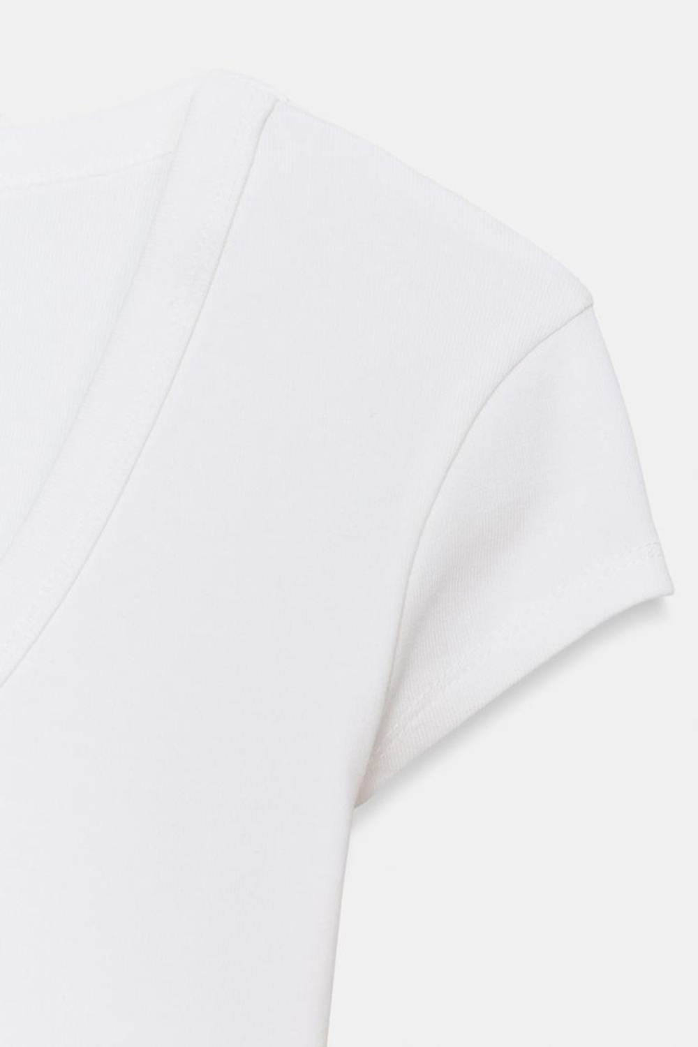 ZARA ФУТБОЛКА С ШИРОКИМ ВЫРЕЗОМ, ЖЕЛТОВАТО-БЕЛЫЙ