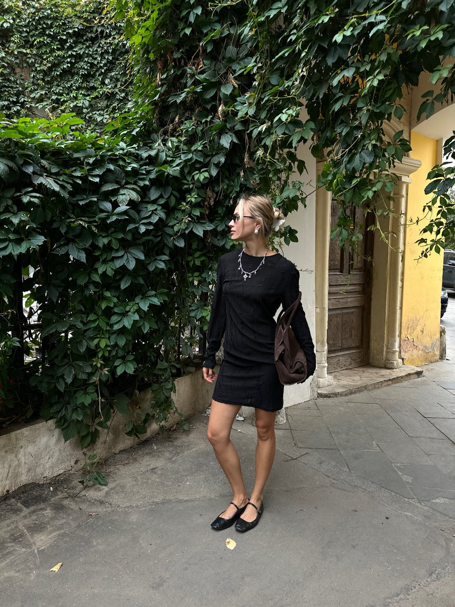 Платье из рваного трикотажа мини черное