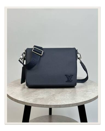 Сумка-мессенджер Louis Vuitton