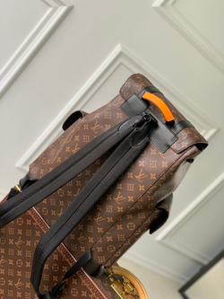 Louis Vuitton Christopher MM