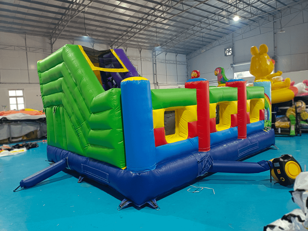 Коммерческий надувной батут «Попугайчики» с горкой, 5*4*2,8 м.