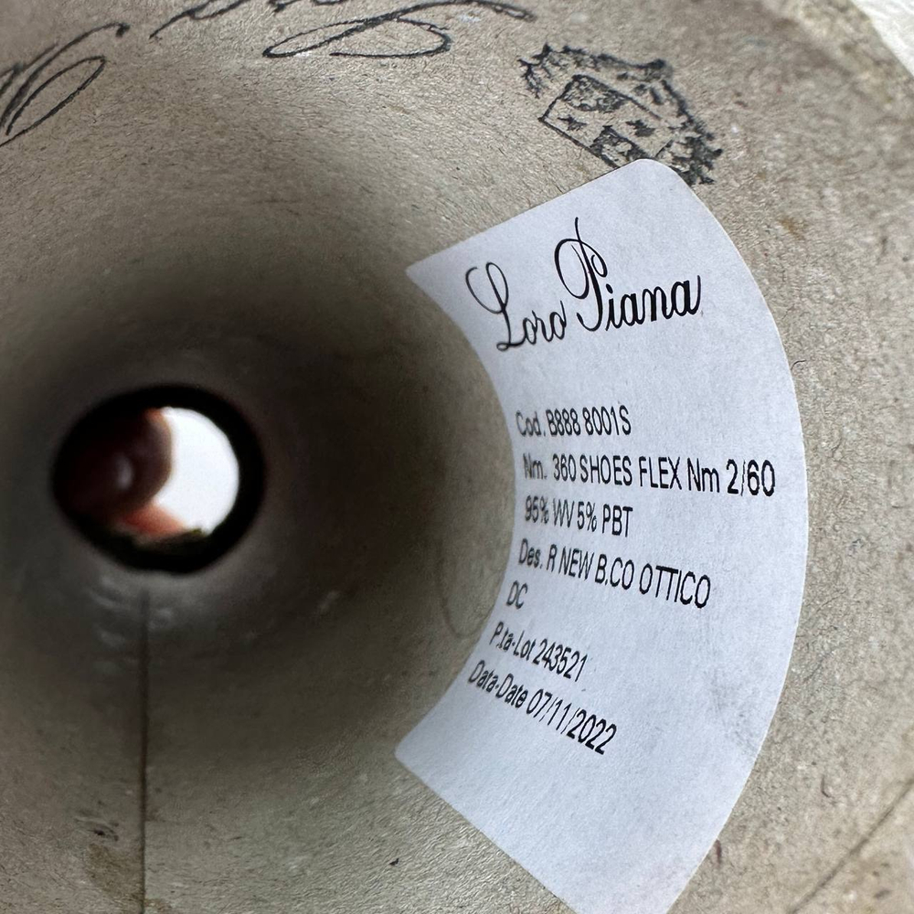 360 SHOES FLEX - Loro Piana; 95% меринос, 5% эластан; 3000м/100гр; Part./Lot 243521, цвет: белый; S723; Есть бобинки весом: 187гр, 238гр, 265гр, 276гр