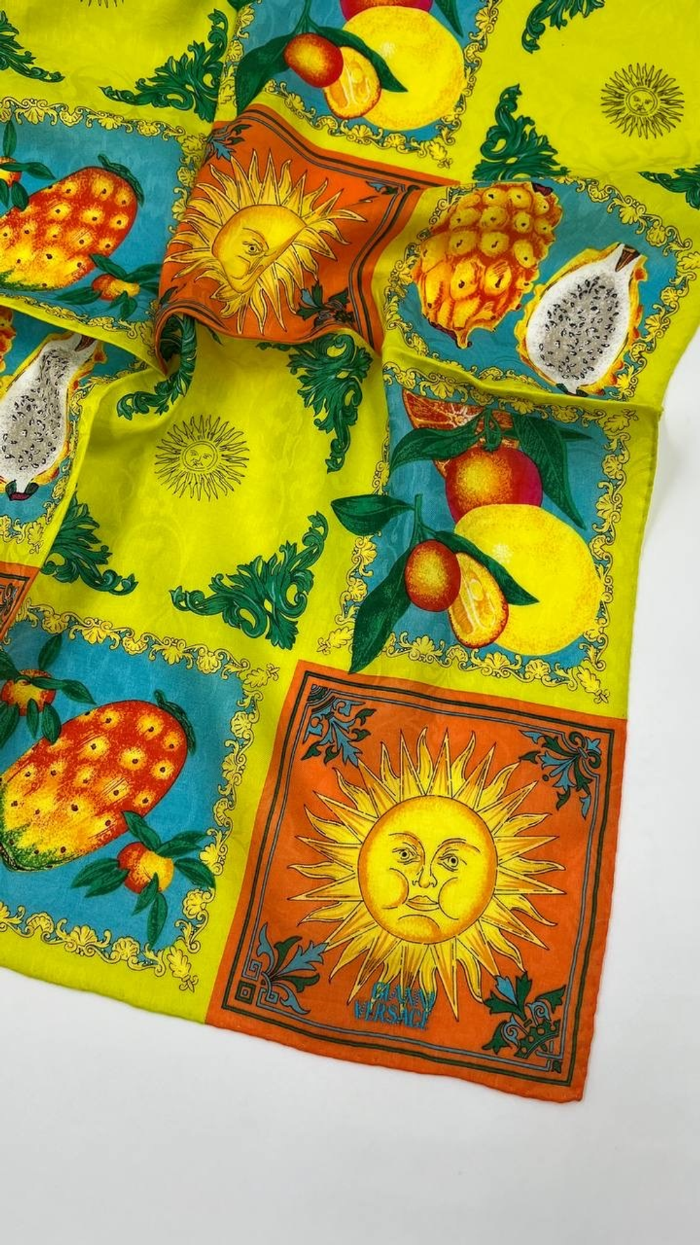 Платок Солнце и фрукты Versace