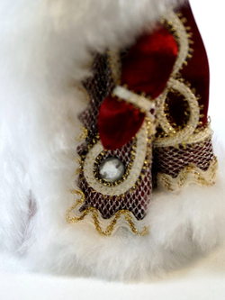 Кукла коллекционная Дед Мороз в кружевной шубе