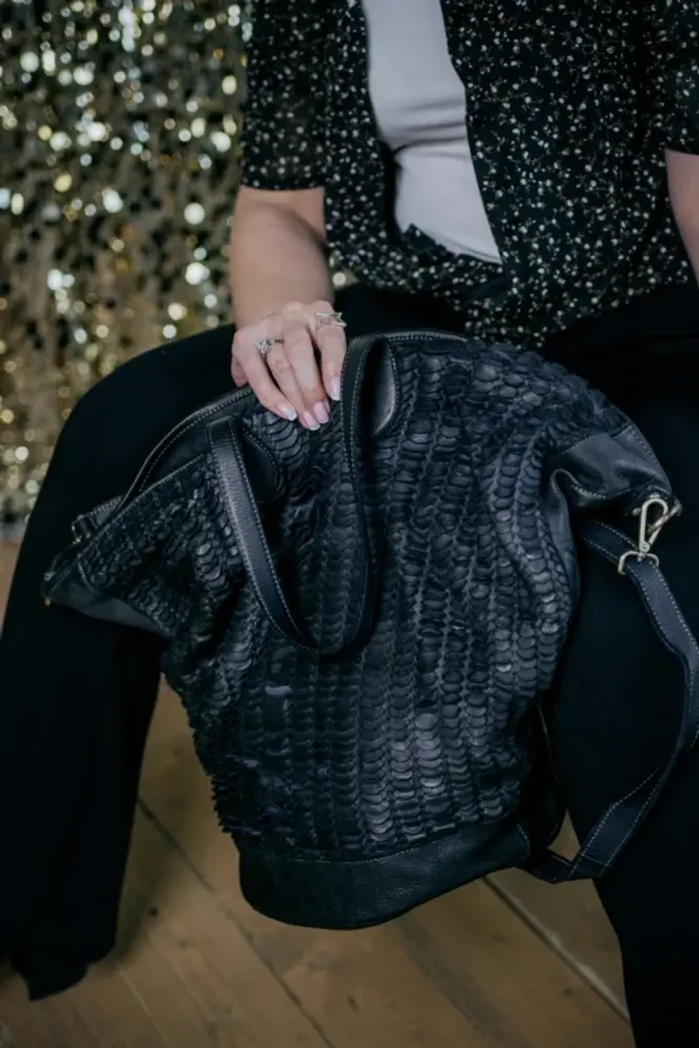 Женская большая плетеная сумка черного цвета