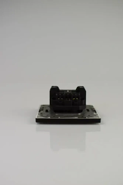 Розетка черная одинарная пластик