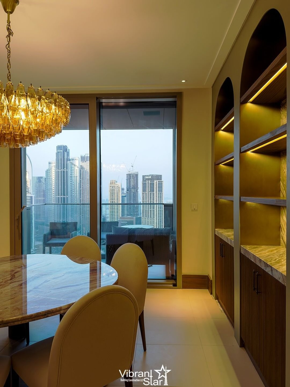 Круглая люстра из венецианского стекла в янтарном и бордовом оттенках ✨