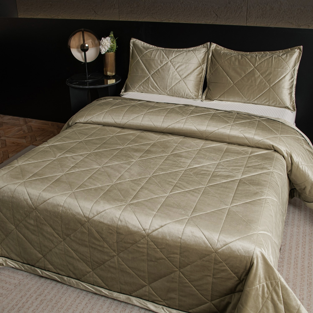 Велюровое покрывало в клетку и две наволочки OVL031