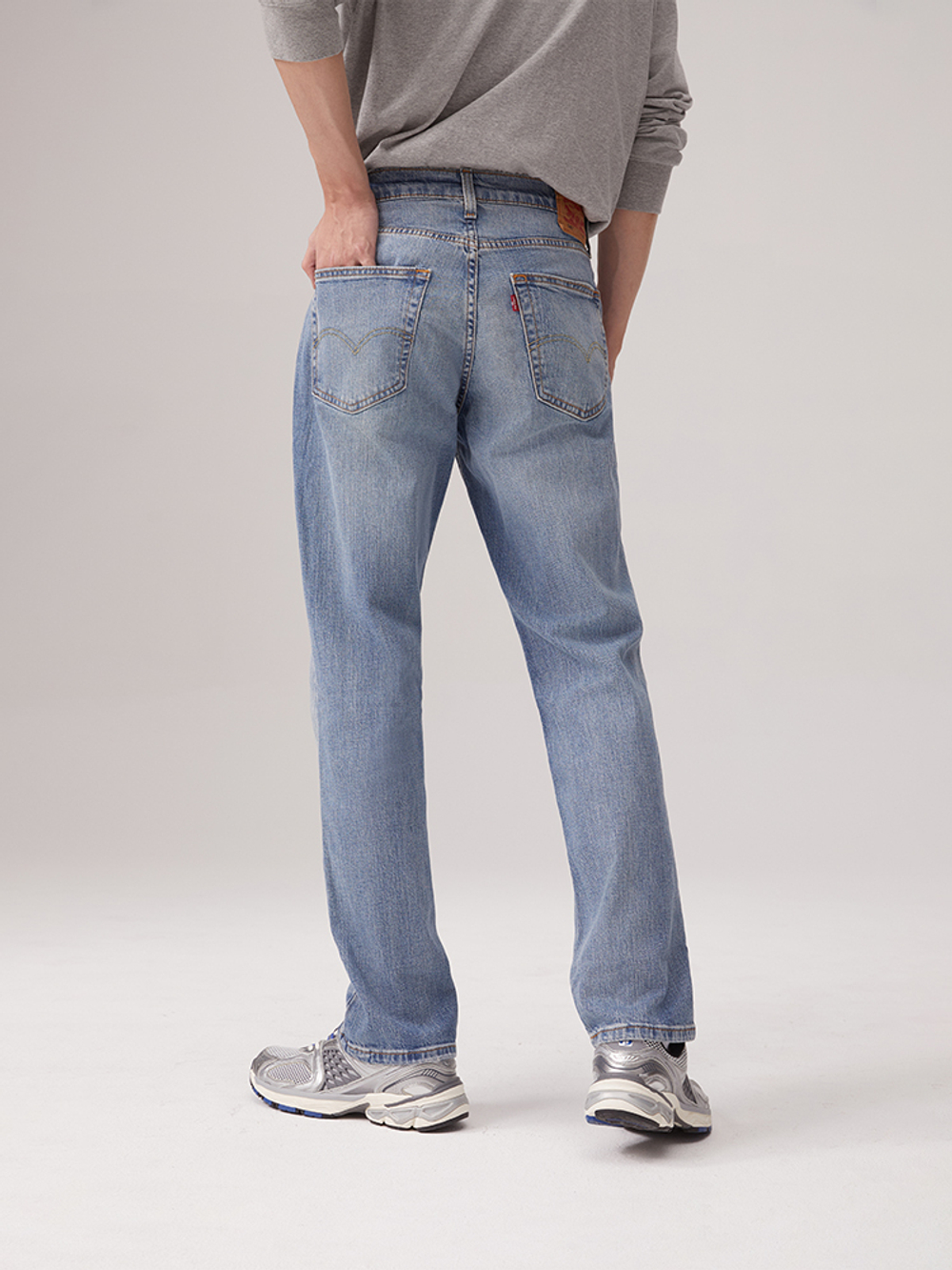 Мужские свободные джинсы Levi's 541 Athletic Taper 18181-0747