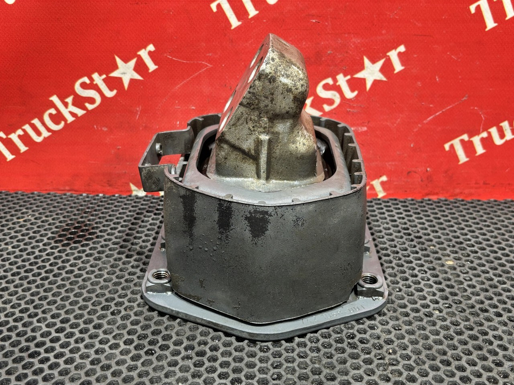 Подушка двигателя задняя