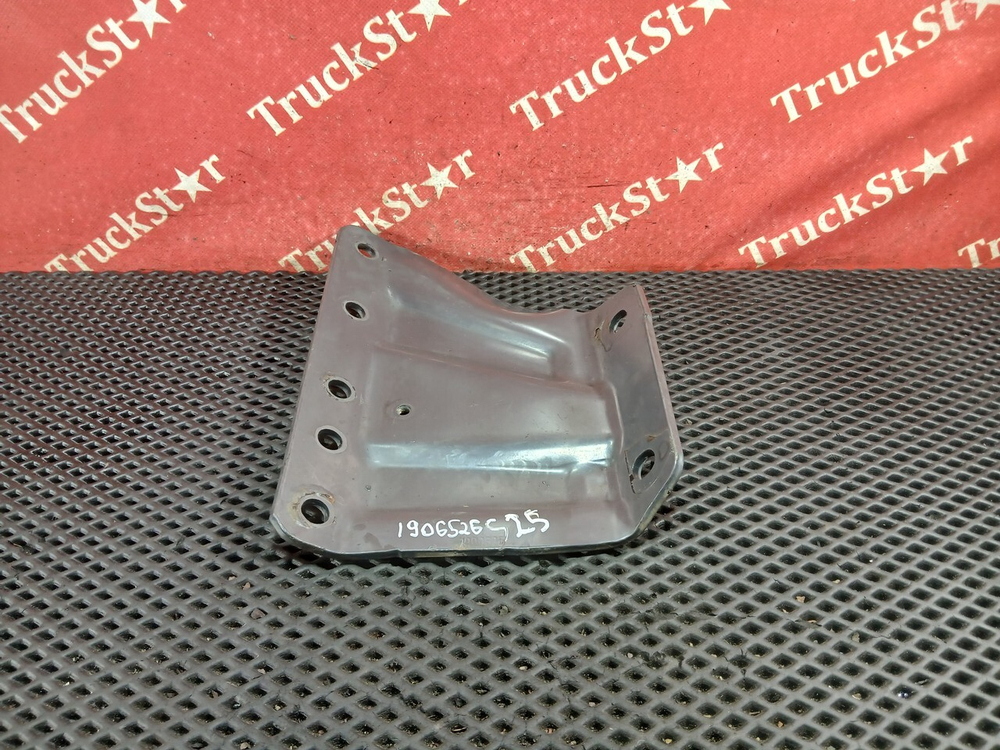 Кронштейн траверсы передний левый